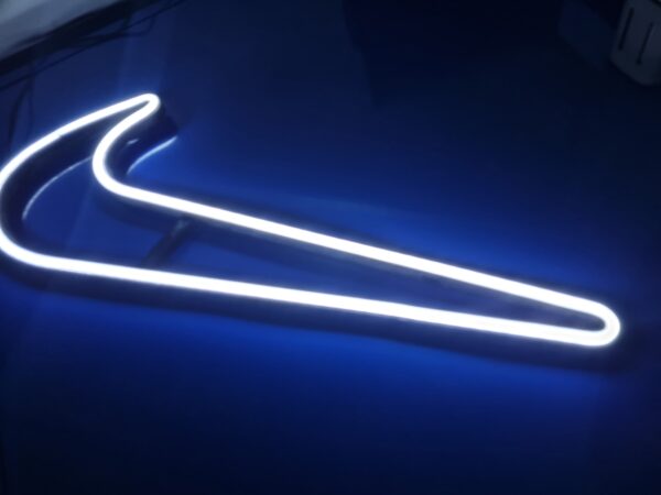 Logo Nike Neón 42cm