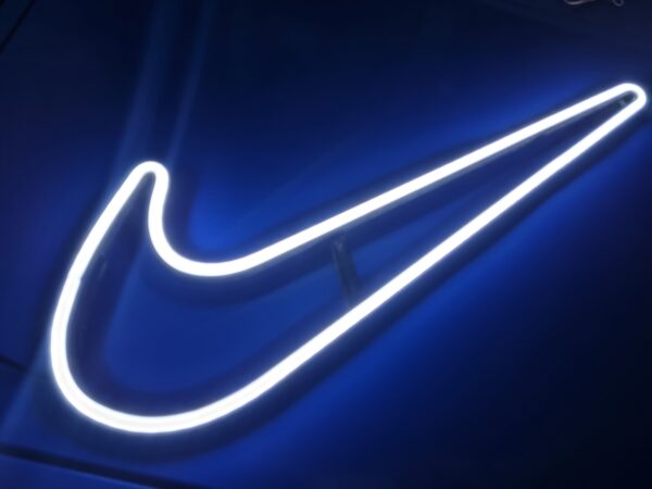 Logo Nike Neón 42cm