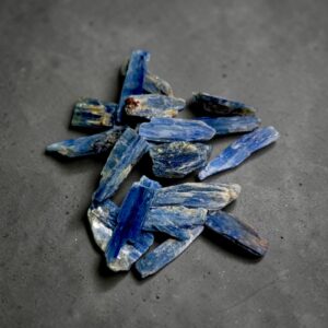 Piedra Energetica en Bruto Cianita Azul