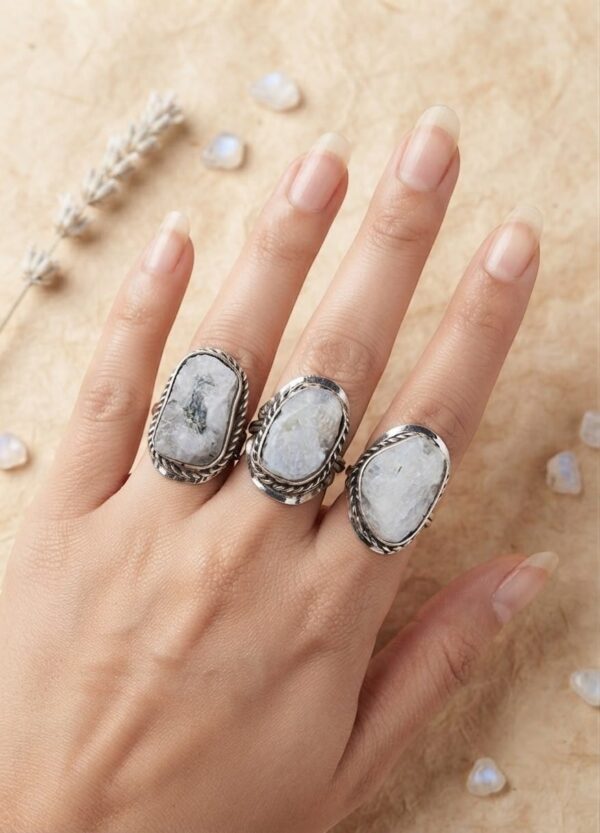 Anillo Alpaca Regulable Piedra Energetica Piedra de la Luna Rustico